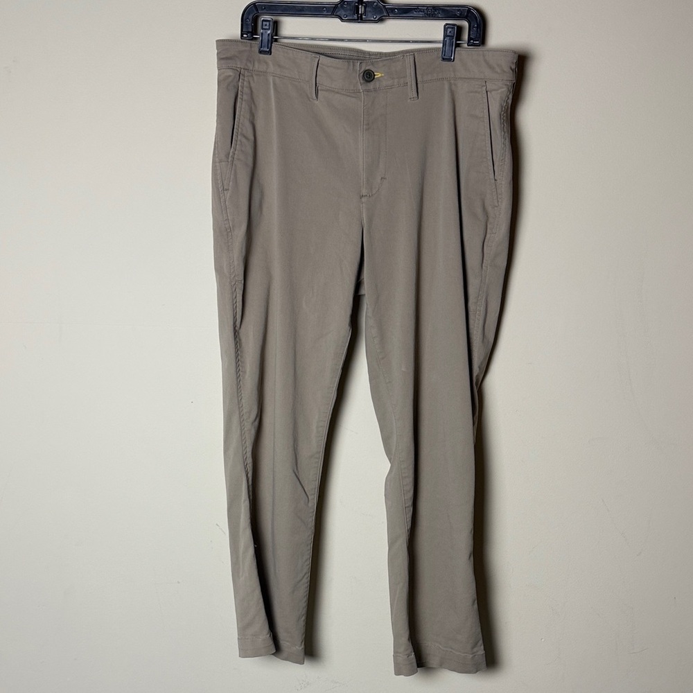 L.L. Bean Men's Khaki cropped Chinos pants size 36 Cool Max